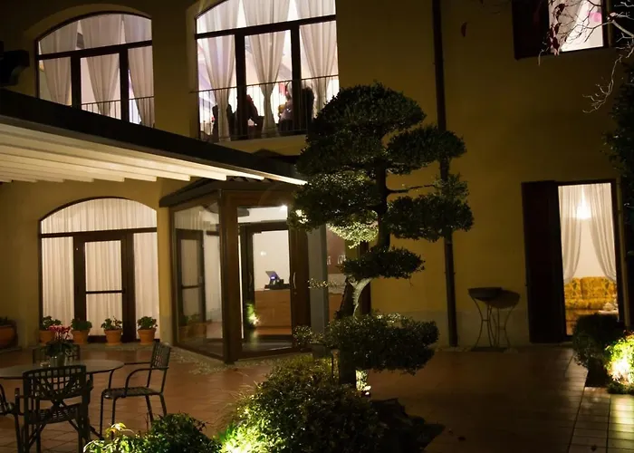 Hotel La Corte Di Lurago Lurago dʼErba
